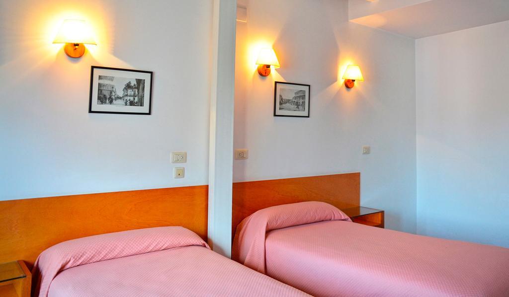 Hostal La Viuda Hotel Pobra De Trives Phòng bức ảnh